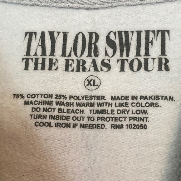 TAYLOR SWIFT 2023 ERAs Tour XL Sweatshirt. Looks new.Mostly Cotton.Date & Cities - Picture 8 of 12